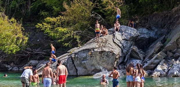 To River Party στην παραλία της Μεσοχώρας